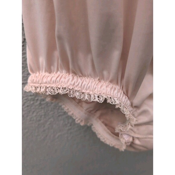 VTG Olga Bodysuit 32 B Lace Trim Legs Bust. Light Padding, Snap Closure. - Picture 3 of 16